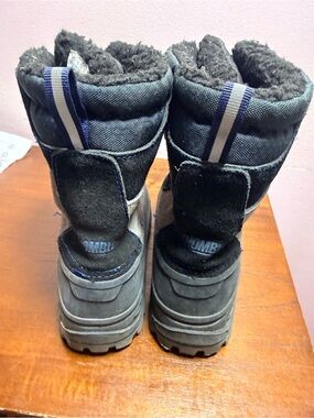 Khombu Kids Black and Gray Insulated Winter Boots